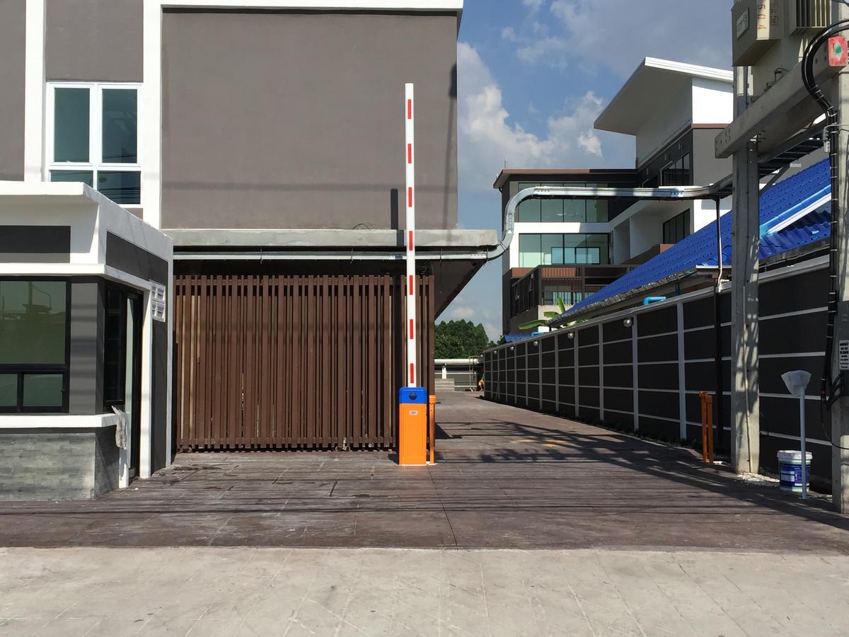 Aparthotel Modernbright Laemchabang Bang Lamung Exteriér fotografie