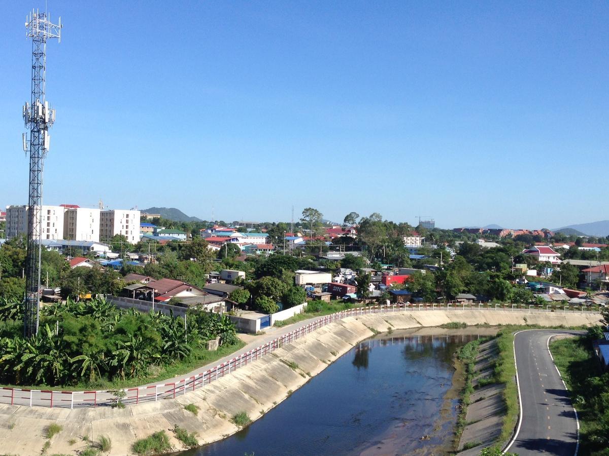 Aparthotel Modernbright Laemchabang Bang Lamung Exteriér fotografie