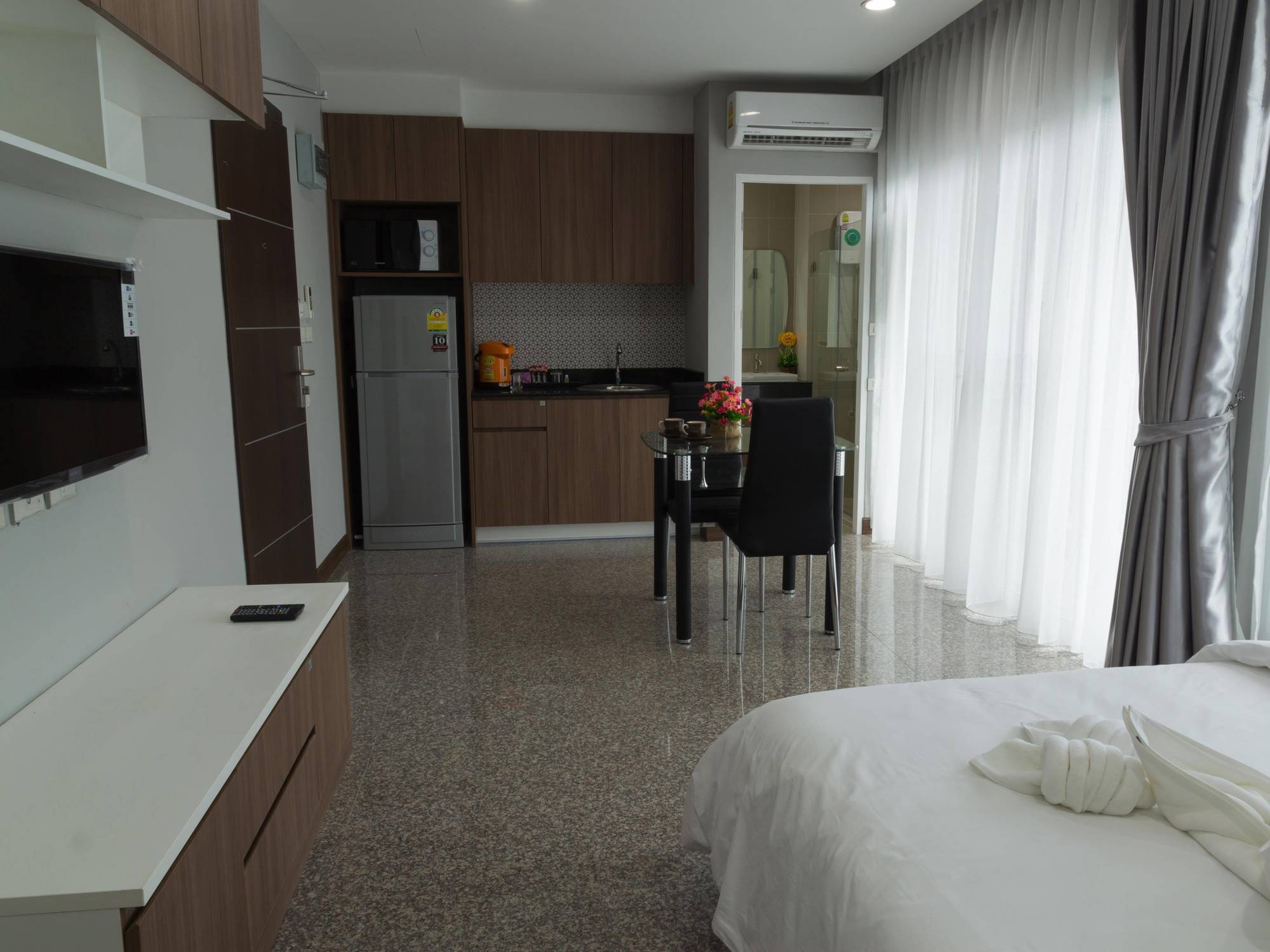 Aparthotel Modernbright Laemchabang Bang Lamung Exteriér fotografie