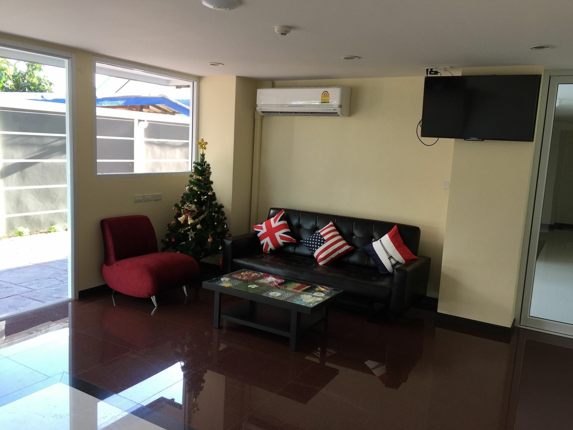 Aparthotel Modernbright Laemchabang Bang Lamung Exteriér fotografie