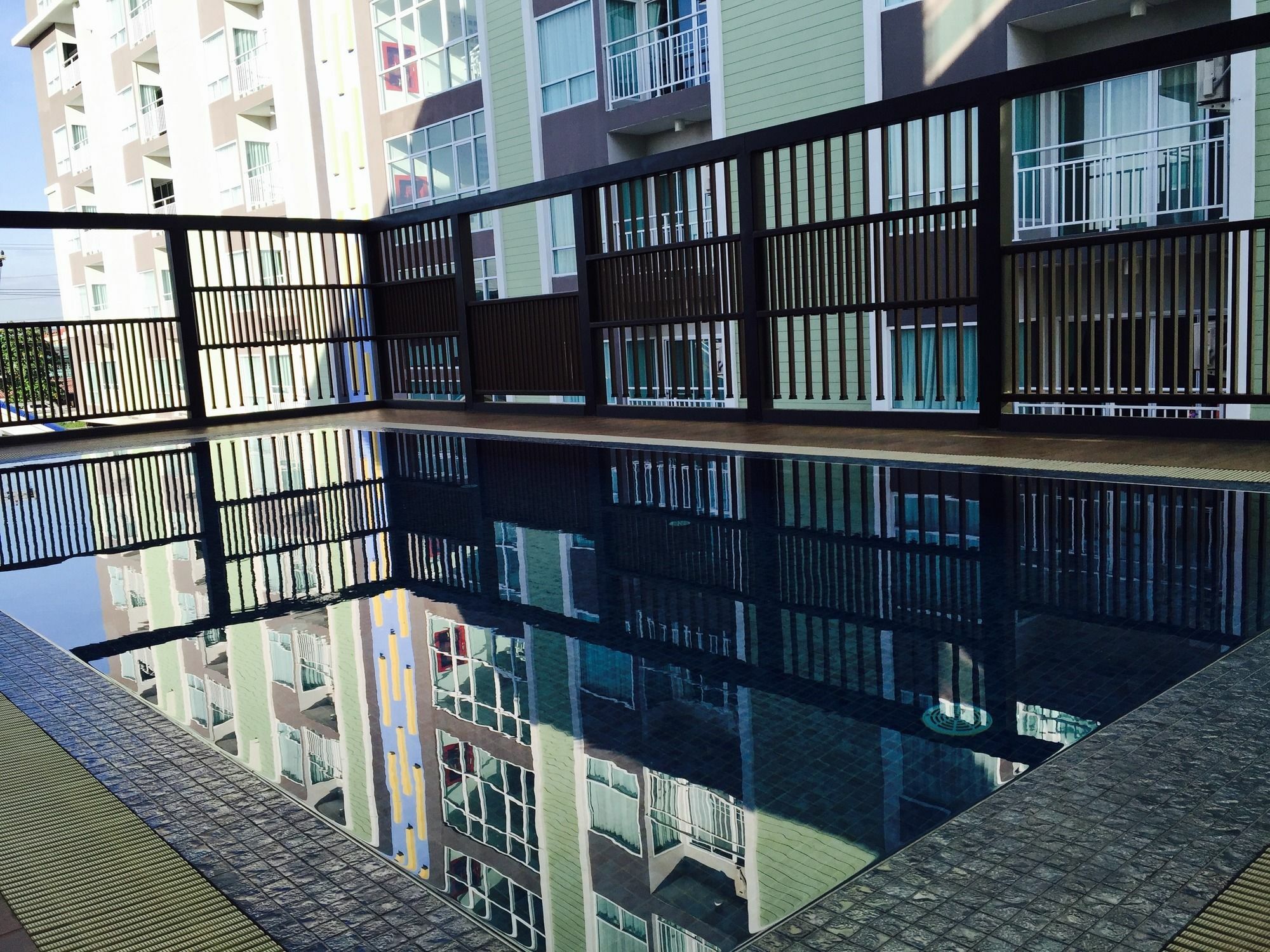 Aparthotel Modernbright Laemchabang Bang Lamung Exteriér fotografie