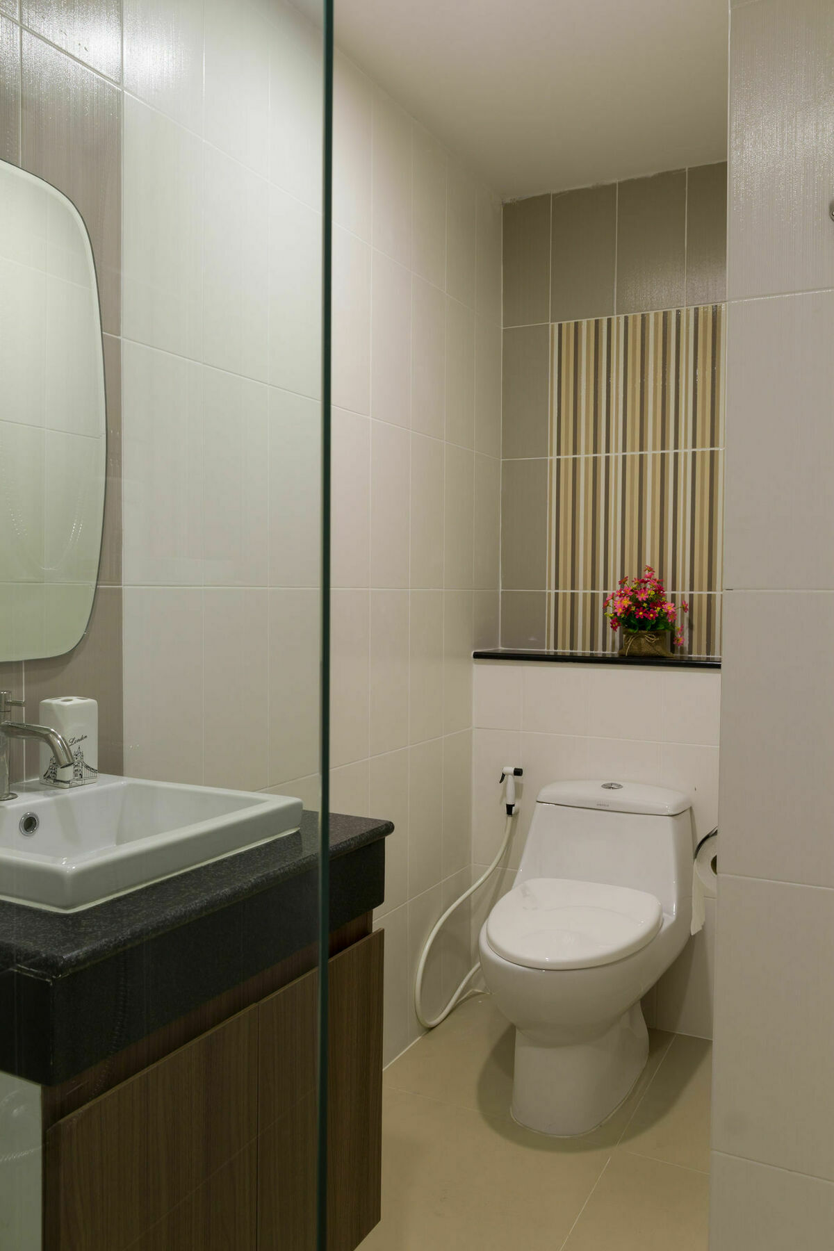 Aparthotel Modernbright Laemchabang Bang Lamung Exteriér fotografie